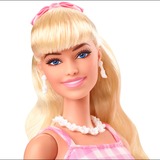 Barbie Signature – Le Film – Poupée en Robe Vichy Rose Poupée mannequin, Femelle, 3 an(s), Garçon/Fille, 330,2 mm, 300 g
