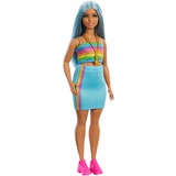 Barbie Fashionista - Poupée avec cheveux bleus, haut arc-en-ciel et jupe bleu-vert #218