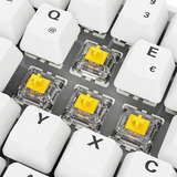 Sharkoon SKILLER SGK50 S4 Gen2 PBT, clavier gaming Blanc, Layout DE, Gateron G Pro 3.0 Yellow