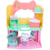 Spin Master Gabby et la Maison Magique Le Film - Gabby Dollhouse - Cuisine Avec P'tiChou - Double Espace De Jeu - 1 Figurine Et 7 Accessoires - Dessin Animé Pièce Pour Maison De Poupée - Jouet Enfant 3 Ans Et + 