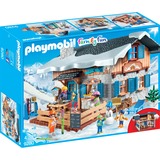 PLAYMOBIL Family Fun - Chalet avec skieurs, Jouets de construction 9280