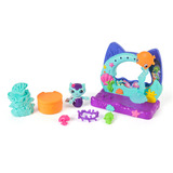 Spin Master Gabby et la Maison Magique Le Film - Gabby Dollhouse - Balcon Aquarium Magique De Marine - 1 Figurine Et 5 Accessoires - Dessin Animé Jouet Maison De Poupée - Jouet Enfant 3 Ans Et + Gabby's Dollhouse Gabby et la Maison Magique Le Film - Gabby Dollhouse - Balcon Aquarium Magique De Marine - 1 Figurine Et 5 Accessoires - Dessin Animé Jouet Maison De Poupée - Jouet Enfant 3 Ans Et +, Action/Aventure, 3 an(s), Multicolore