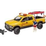 bruder Power Wagon RAM 2500 pour maître-nageur avec figurine, Stand Up Paddle et module son et lumière, Modèle réduit de voiture Jaune/Noir, 02506