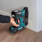 Makita Cloueur à tête écrasée sans fil DBN601Z, 18 Volts, Clouteuse Bleu/Noir