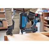 Bosch Agrafeuse à bois sans fil GTH 18V-38 2M Professional solo, 18Volt, Agrafeuse électrique Bleu/Noir