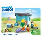 PLAYMOBIL Junior - Pension pour animaux avec distributeur de nourriture, Jouets de construction 71690