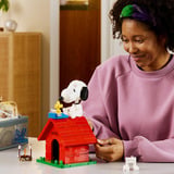 LEGO Ideas Peanuts : la niche de Snoopy, Jouets de construction Jeu de construction, 18 an(s), Plastique, 964 pièce(s), 1,25 kg, Vente au détail
