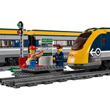 LEGO City - Le train de passagers télécommandé, Jouets de construction 60197