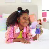  Poupée Barbie Fashionista en haut en jersey et jupe plissée 