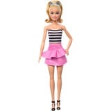 Mattel Barbie Fashionistas #213 - Poupée blonde avec haut rayé, jupe rose et lunettes de soleil 