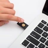 Yubico YubiKey 5 NFC, Clé de sécurité Noir/Or
