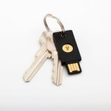 Yubico YubiKey 5 NFC, Clé de sécurité Noir/Or