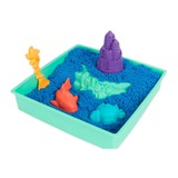 Spin Master Kinetic Sand, Coffret Bac à sable, 454 g de sable bleu, bac à sable, 4 moules et outils, jouets sensoriels pour les enfants à partir de 3 ans, Jeu de sable Kinetic Sand , Coffret Bac à sable, 454 g de sable bleu, bac à sable, 4 moules et outils, jouets sensoriels pour les enfants à partir de 3 ans, Sable cinétique pour enfants, 3 an(s), Non toxique, Bleu
