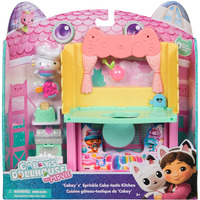 Spin Master Gabby et la Maison Magique Le Film - Gabby Dollhouse - Cuisine Avec P'tiChou - Double Espace De Jeu - 1 Figurine Et 7 Accessoires - Dessin Animé Pièce Pour Maison De Poupée - Jouet Enfant 3 Ans Et + 