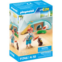PLAYMOBIL My Life Garçon avec cochon d'Inde, Jouets de construction 